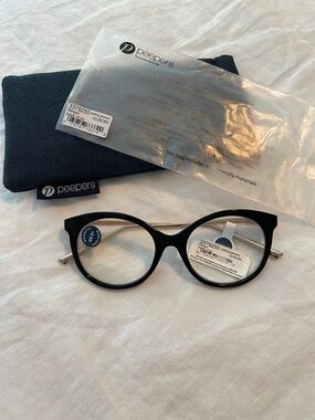 NWT Peepers Women's Black Round Frame Reading Glasses